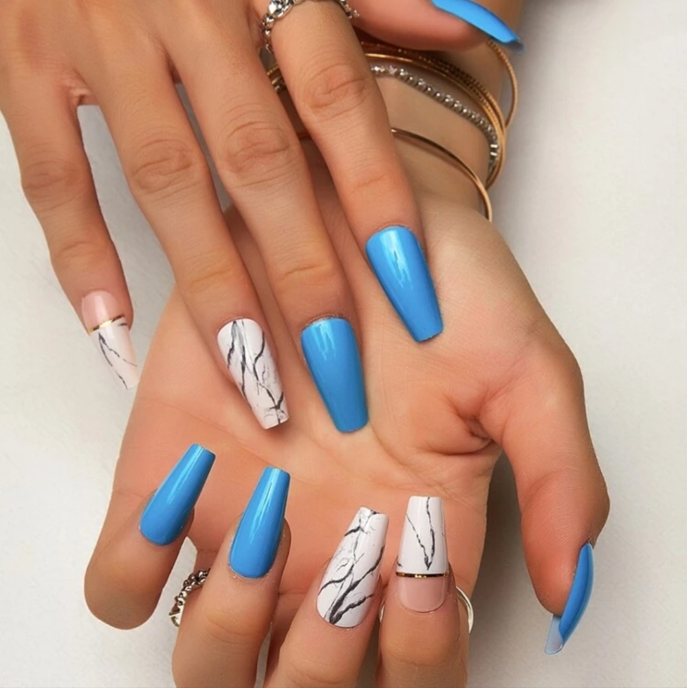 New! 24 piece marble colour press on nails!